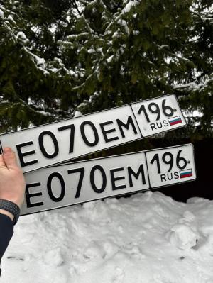 Фотография автомобиля с номером Е070ЕМ 196