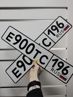 Фотография автомобиля с номером Е900ТС 196
