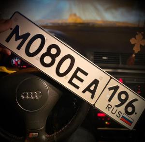 Фотография автомобиля с номером М080ЕА 196
