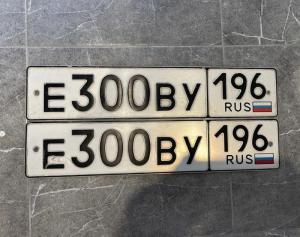 Фотография автомобиля с номером Е300ВУ 196