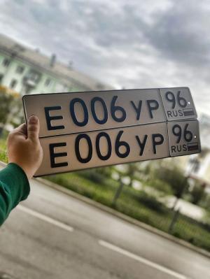 Фотография автомобиля с номером Е006УР 96
