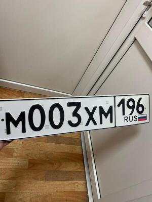Фотография автомобиля с номером М003ХМ 196