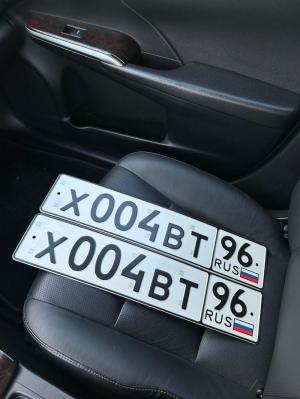 Фотография автомобиля с номером Х004ВТ 96