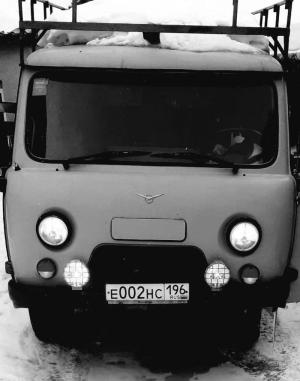 Фотография автомобиля с номером Е002НС 196