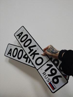 Фотография автомобиля с номером А004КО 196