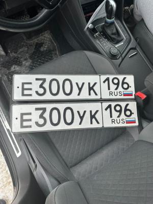 Фотография автомобиля с номером Е300УК 196