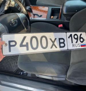 Фотография автомобиля с номером Р400ХВ 196