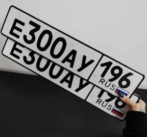 Фотография автомобиля с номером Е300АУ 196