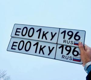 Фотография автомобиля с номером Е001КУ 196