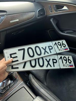 Фотография автомобиля с номером Е700ХР 196